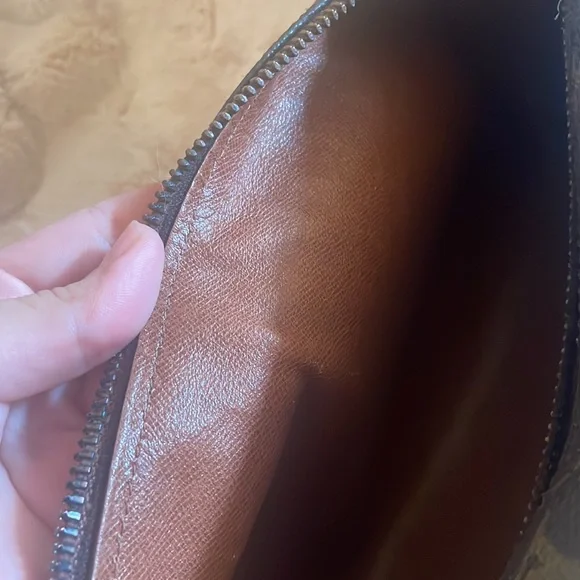 Louis Vuitton Papillon Bag - Picture 5 of 8